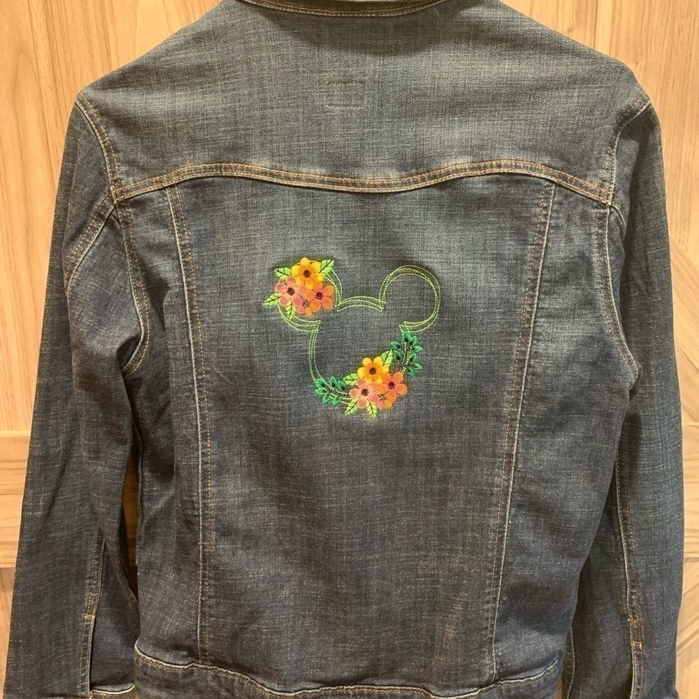 𝅺🏰SUPER cute denim jacket🌸 - Picture 2 of 5